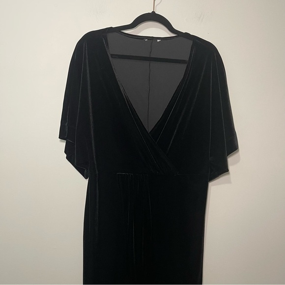Express Women’s Black Velvet Faux Wrap holiday Midi Dress Size L Short Sleeve - Picture 3 of 10